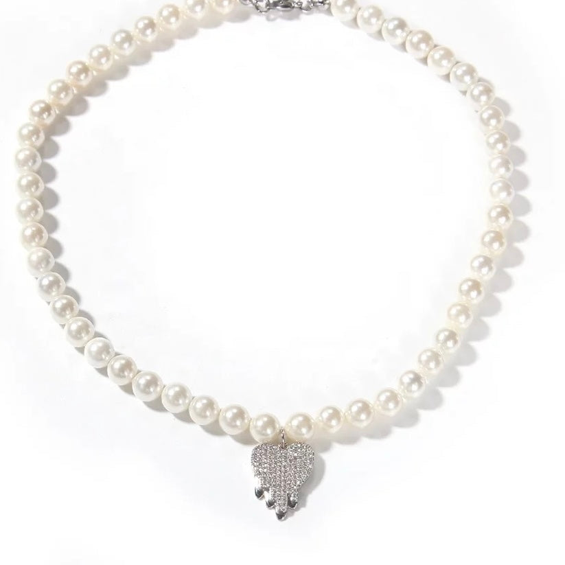 Melting heart pearl necklace